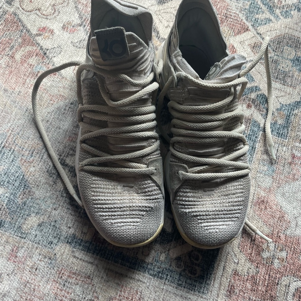 Size 8 - Picture 2 of 3